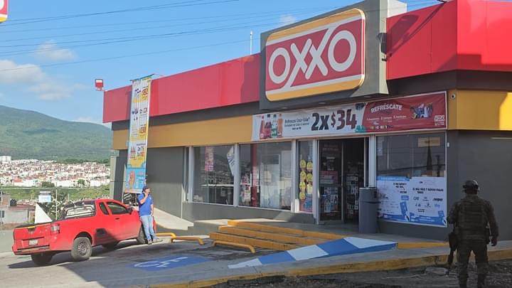 OXXO de Tarímbaro fue blanco de ataque en que se intentó incendiarlo