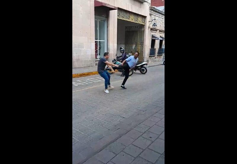 pelea callejera en Centro de Morelia