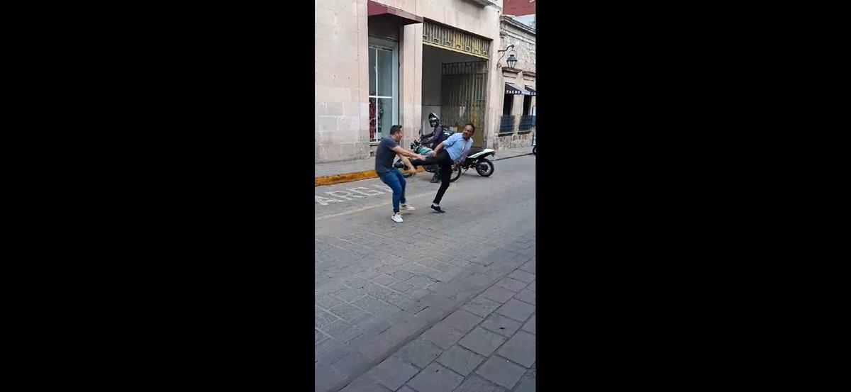 pelea callejera en Centro de Morelia