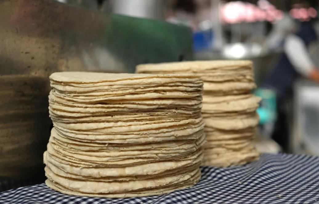 Precio de la tortilla ronda los 24.5 pesos por kilo; el más alto del año