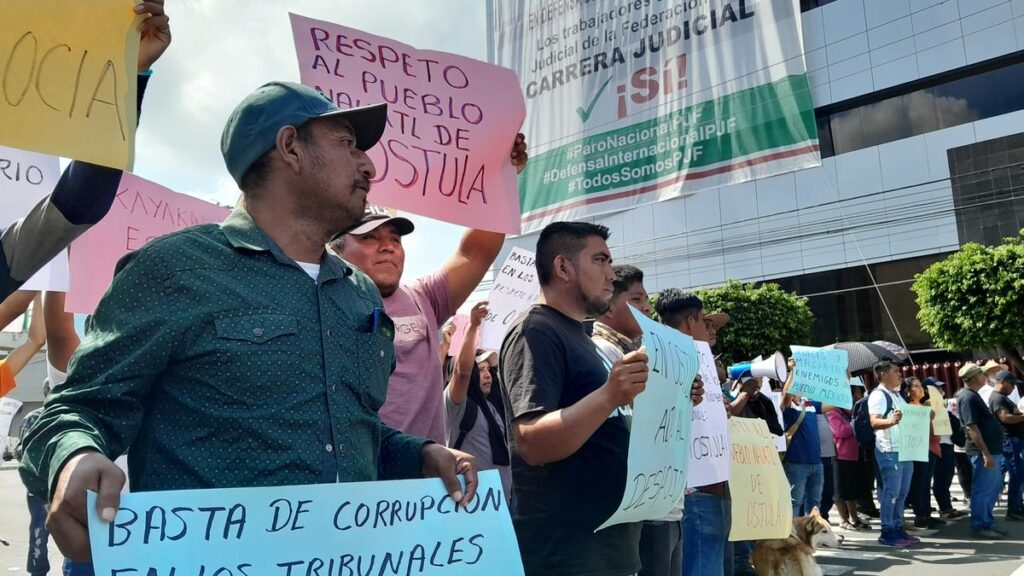 Protestan habitantes de Ostula ante Poder Judicial en Morelia