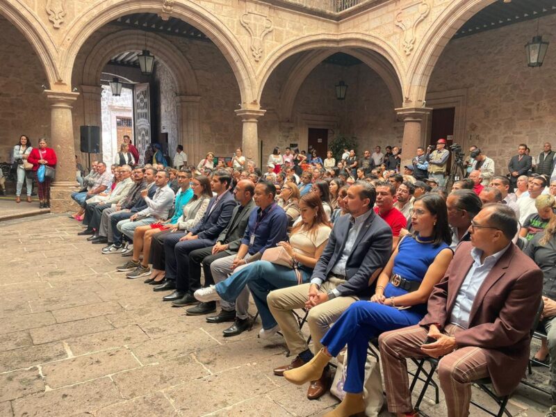 Regidora de Morena en Morelia presenta informe y ninguna autoridad partidista la acompaña