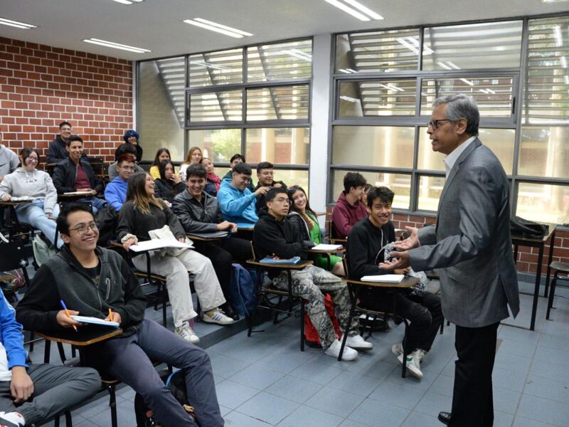 regresan a clases miles de estudiantes de la UNAM dan inicio a ciclo escolar