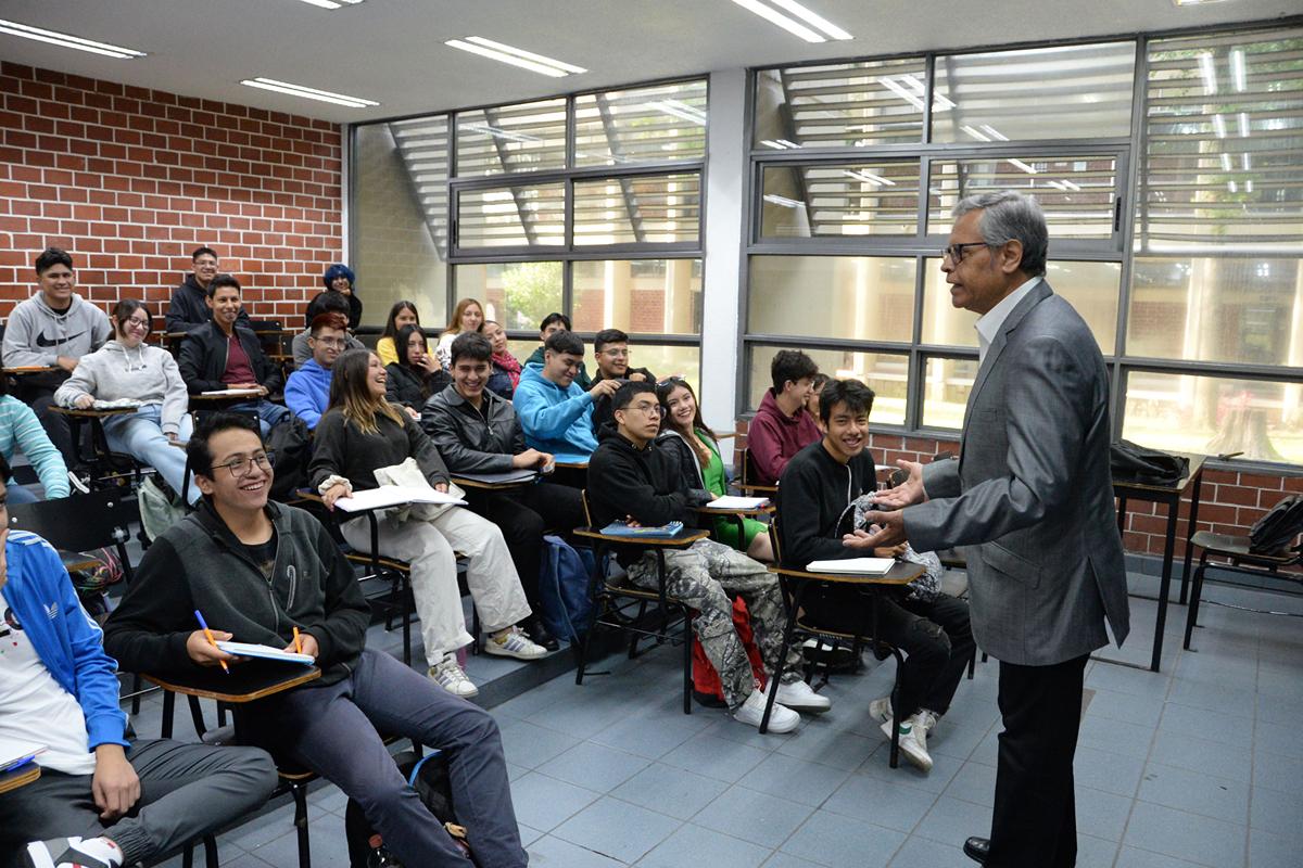 regresan a clases miles de estudiantes de la UNAM dan inicio a ciclo escolar