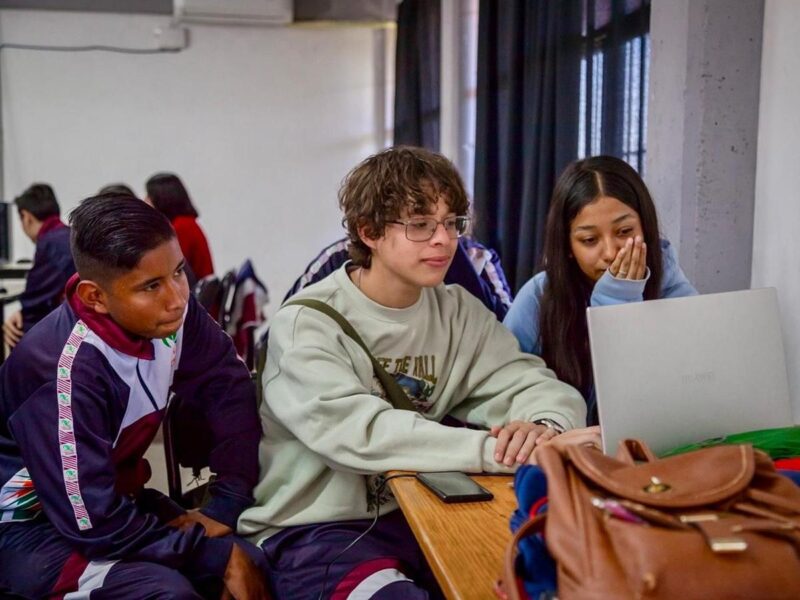 Rífatela estudiando idiomas con las becas del Iemsysem