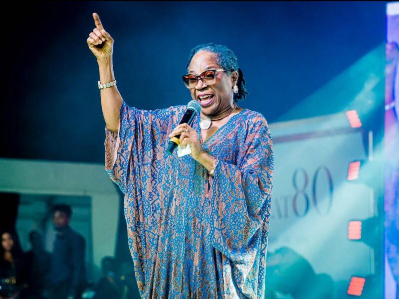 Sufre trágica muerte Onyeka Onwenu, famosa cantante