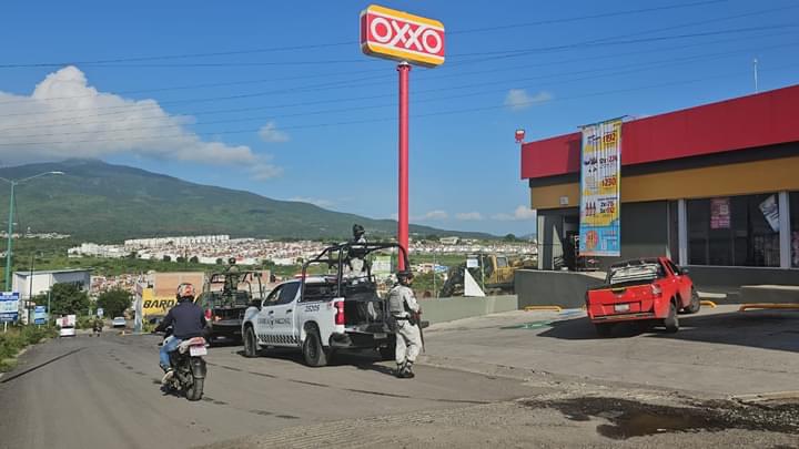 Sujetos intentan quemar Oxxo en Tarímbaro