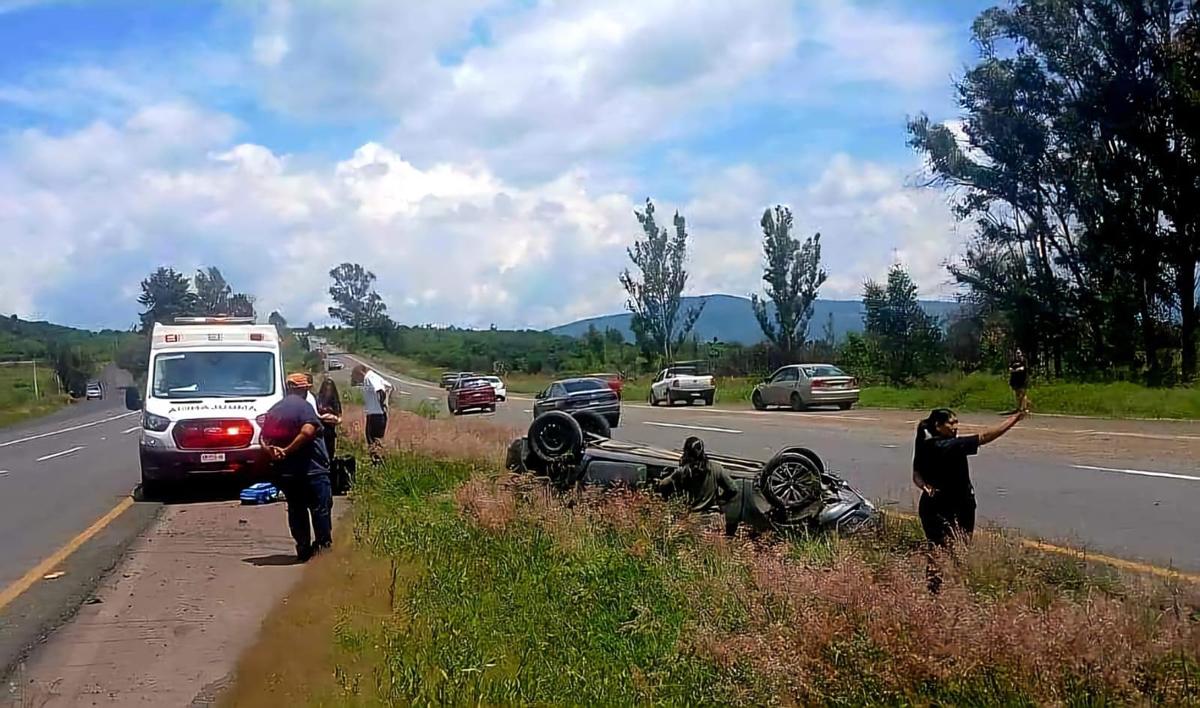 accidente carretera Morelia-Pátzcuaro volcadura 1