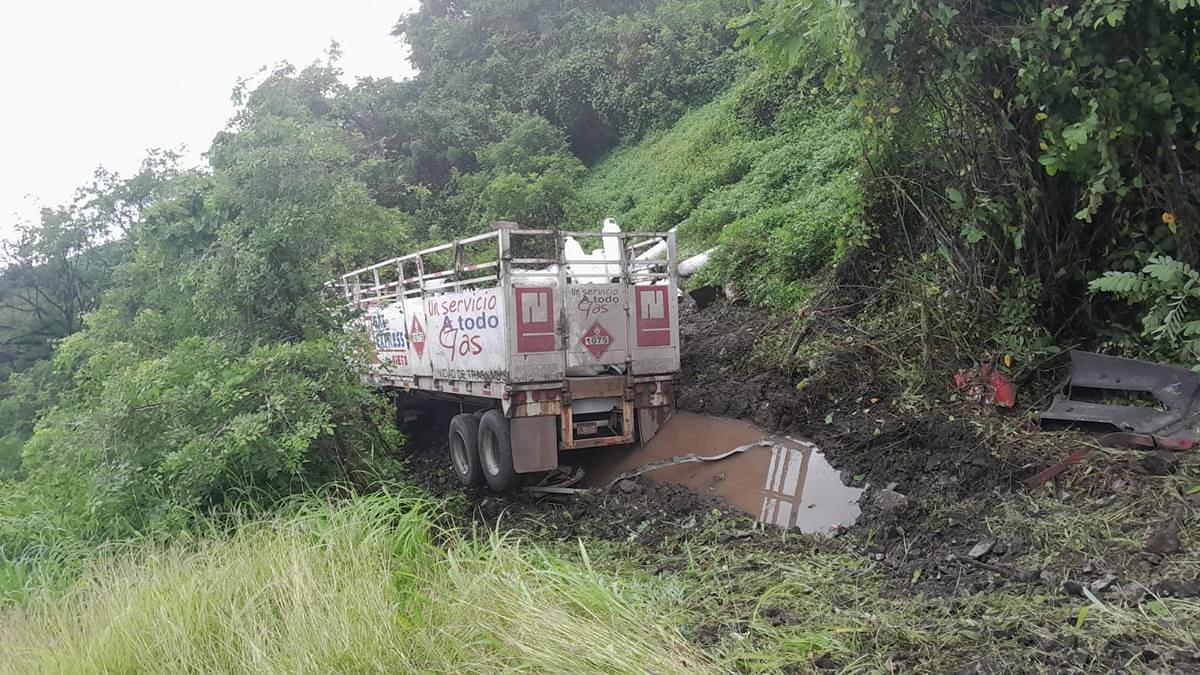 accidente en la Autopista Siglo XXI de camión gas LP