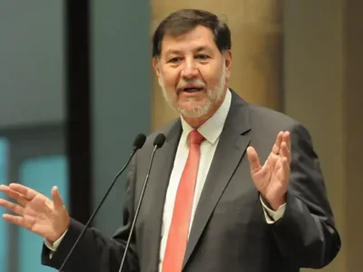 Fernández Noroña reporta agresión e intento de robo en el AICM