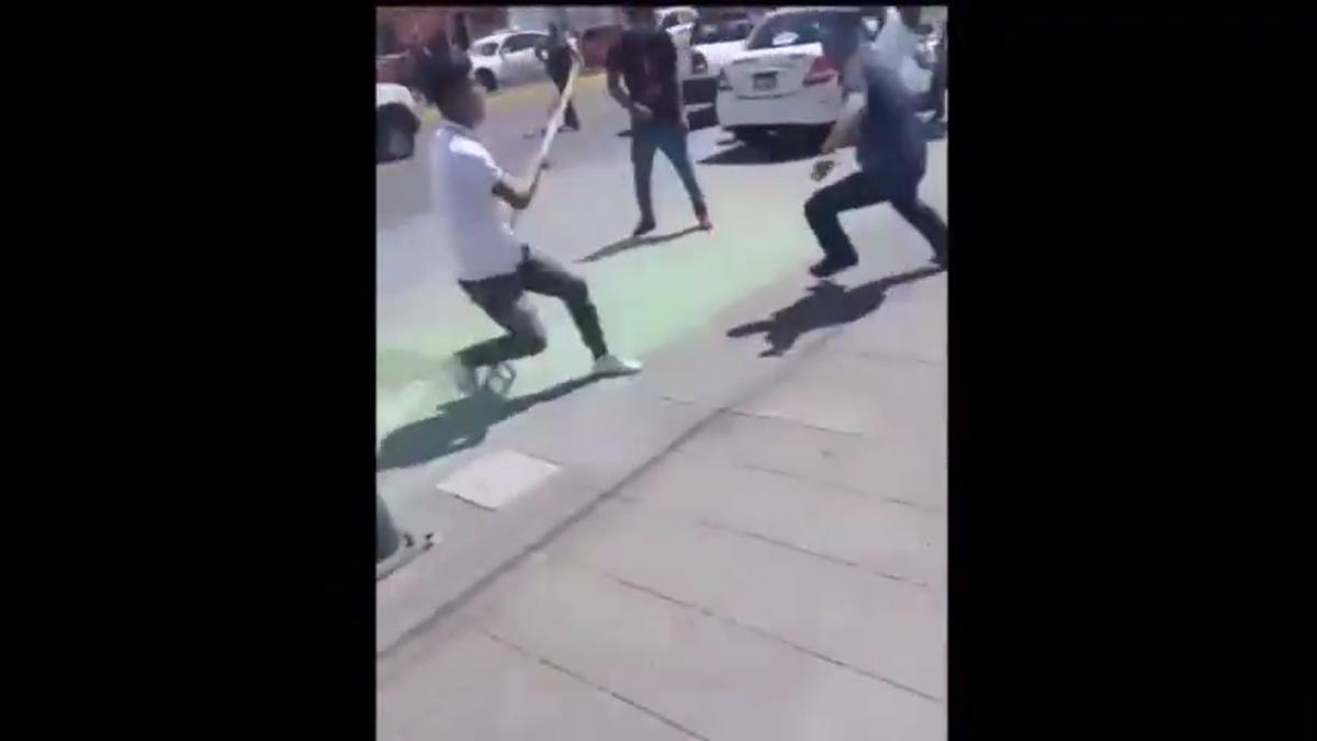 al estilo street fighter transportistas protagonizan pelea en plena calle de Morelia