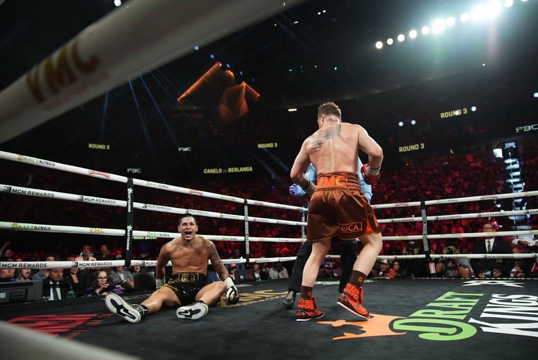 Canelo Álvarez vence a Édgar Berlanga