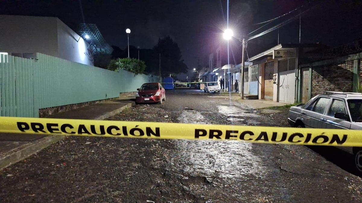 De al menos 10 balazos hombre es ejecutado por fuera de Hospital en Uruapan