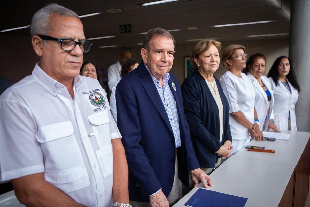 Edmundo González llega a España como asilado político