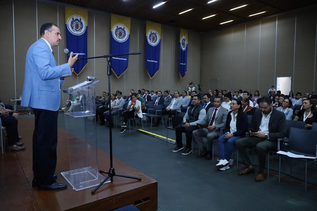 Especialistas nacionales presentan en Michoacán técnicas de cirugía vascular