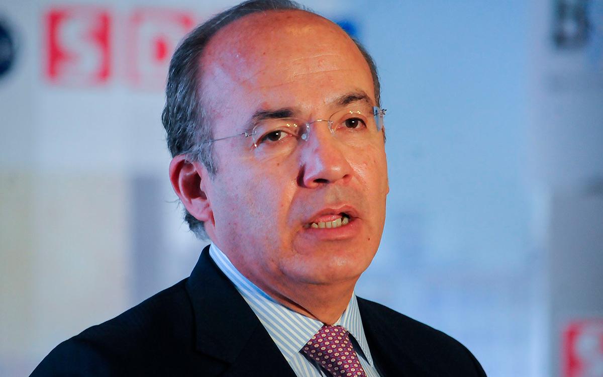 Felipe Calderón critica aumento del precio del dólar en México