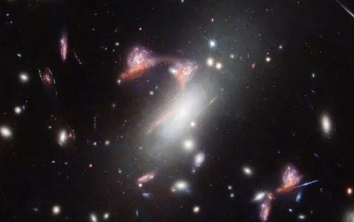 Nasa encuentra galaxia en forma de signo de interrogación