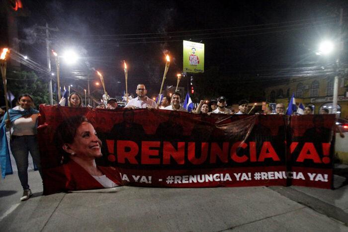 Piden la renuncia de presidenta de Honduras - protesta