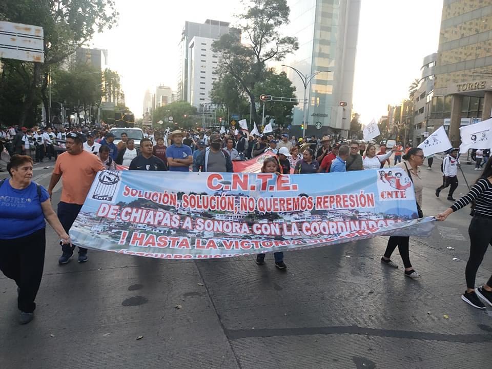 Protestas de la CNTE ante toma de Sheinbaum - marcha