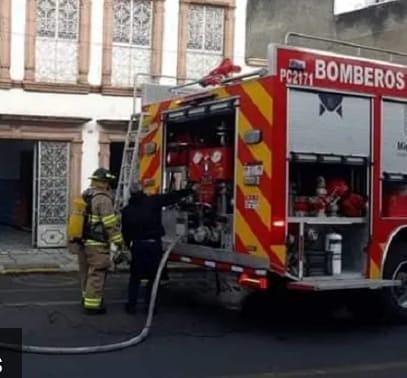 Reportan incendio en comercio de Morelia por sobrecarga eléctrica