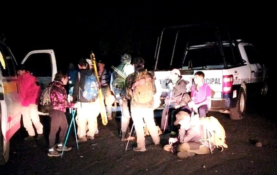 Rescatan a 14 excursionistas extraviados en el volcán Parhíkutin