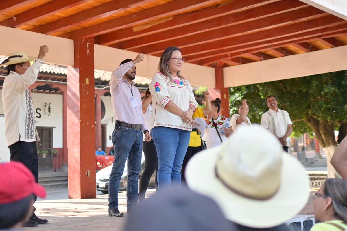 seguridad en Erongarícuaro narcobloqueos alcaldesa