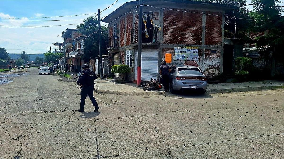 Sicarios motorizados comente asesinato y ejecutan a un automovilista en Uruapan