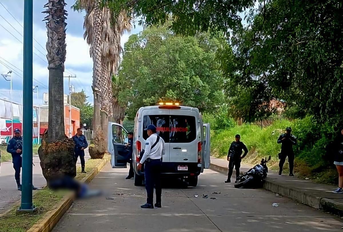 Trágico accidente en Zacapu: Adolescente muere al chocar su moto