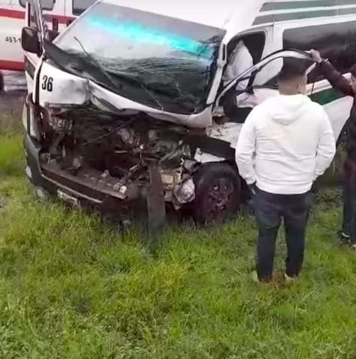 8 heridos en choque en Santa Clara de Cobre - combi