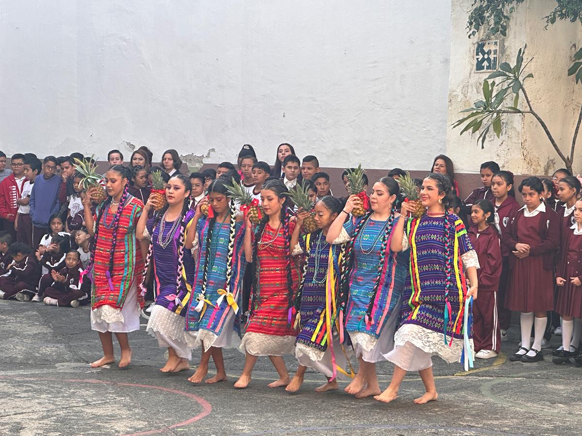 Con música y bailes festejan los 101 años de fundación de la Mariano Michelena en Morelia