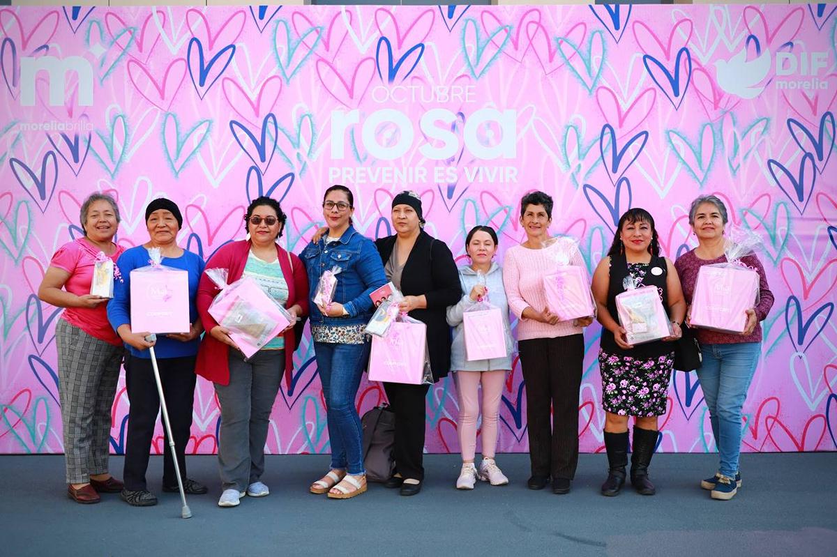 Entrega 194 apoyos para mujeres con cáncer de mama, en Morelia