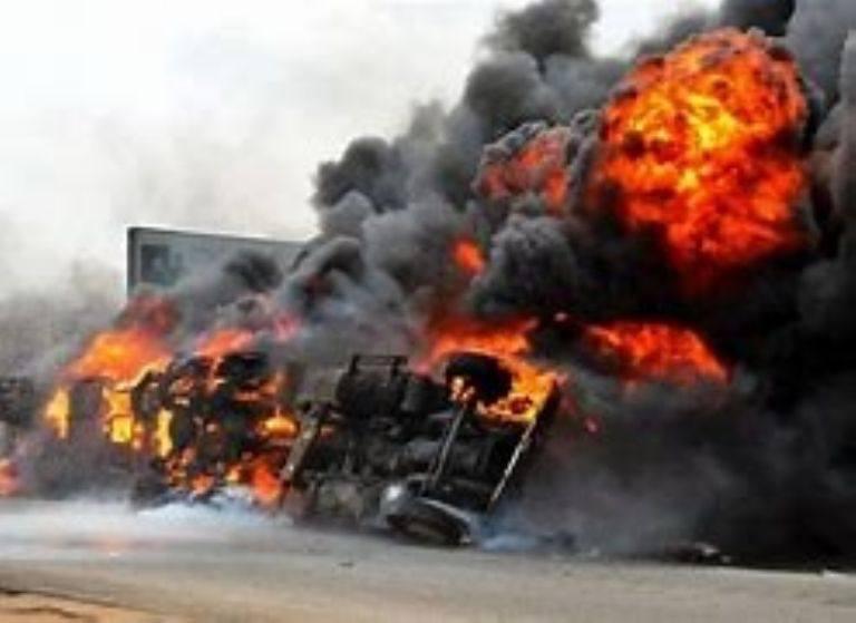 Explosión de Camión en Nigeria Deja Más de 100 Muertos.