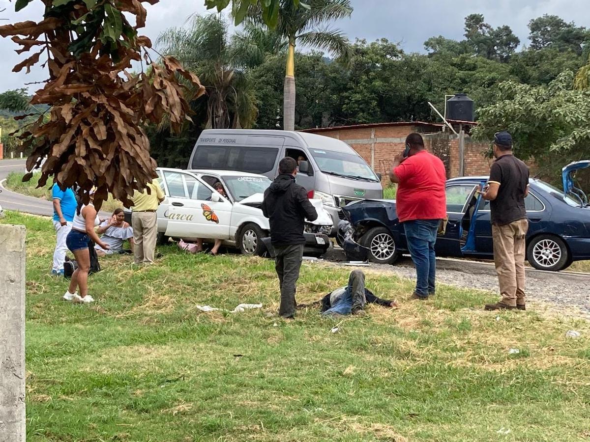 Fuerte choque frontal en Uruapan