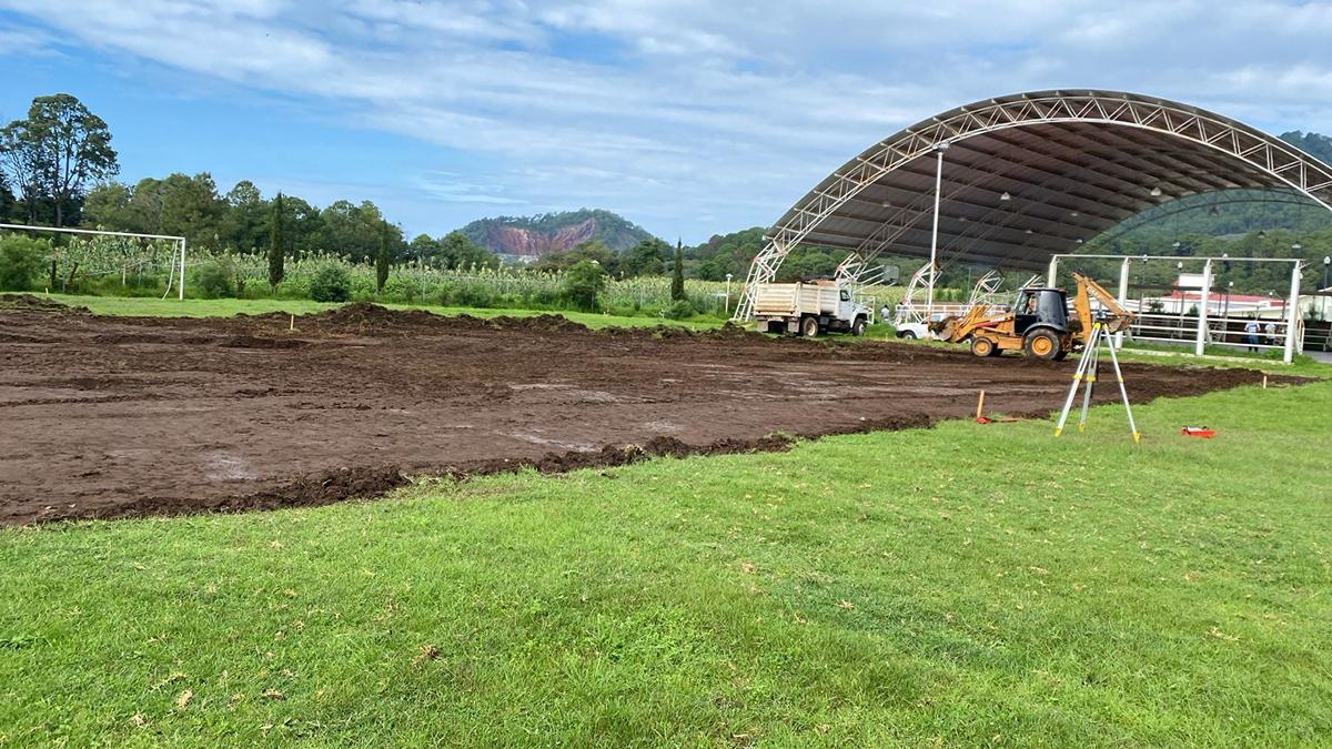 Gobierno Michoacán construye canchas de fútbol en 40 municipios para prevención del delito