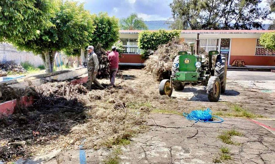 limpieza tras huracán John escuelas Michoacán 1