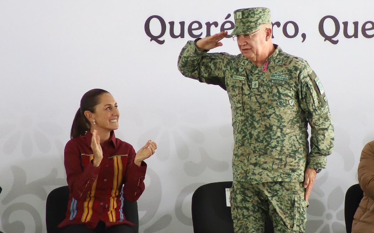 Militares con banderazo al Tren México-Querétaro