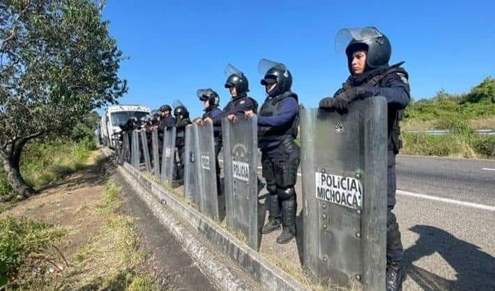 seguridad carretera Morelia-Pátzcuaro - normalistas