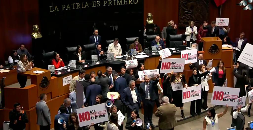 Senado aprueba "supremacía constitucional"; opositores acusan dictadura de Morena