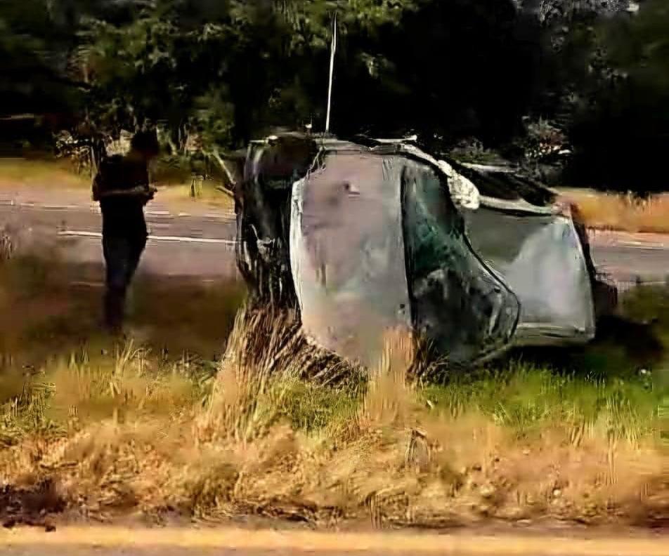 volcadura automóvil carretera Morelia - Pátzcuaro