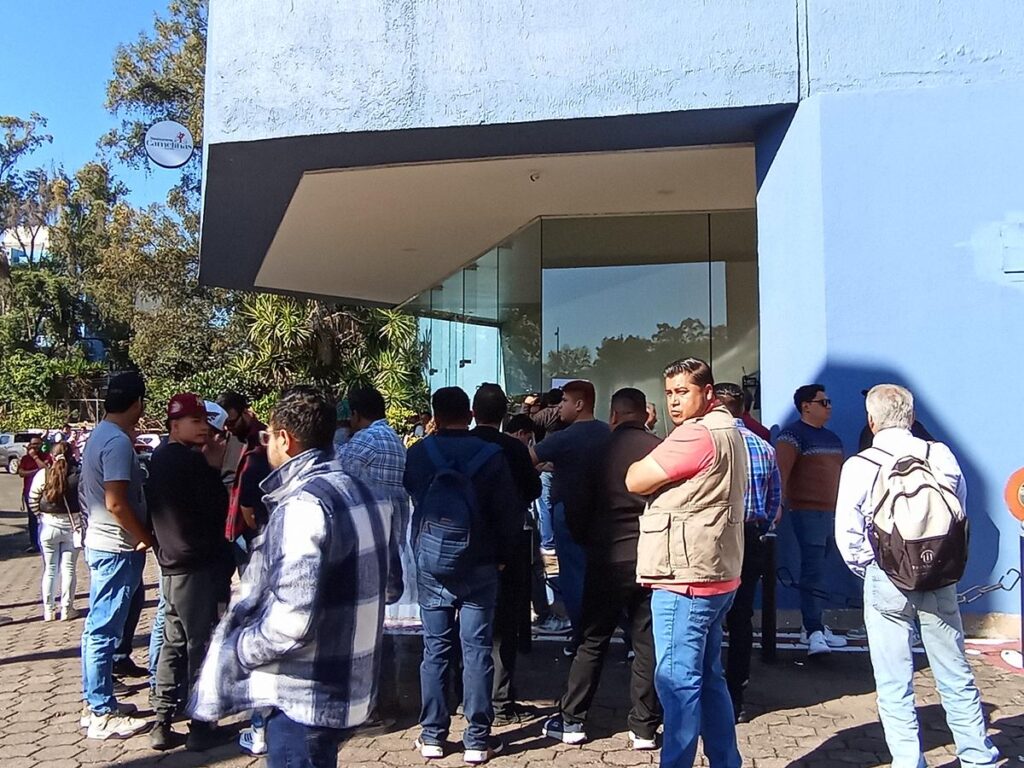 A puerta cerrada y sin celulares, 116 consejeros de Morena Michoacán votan nueva dirigencia