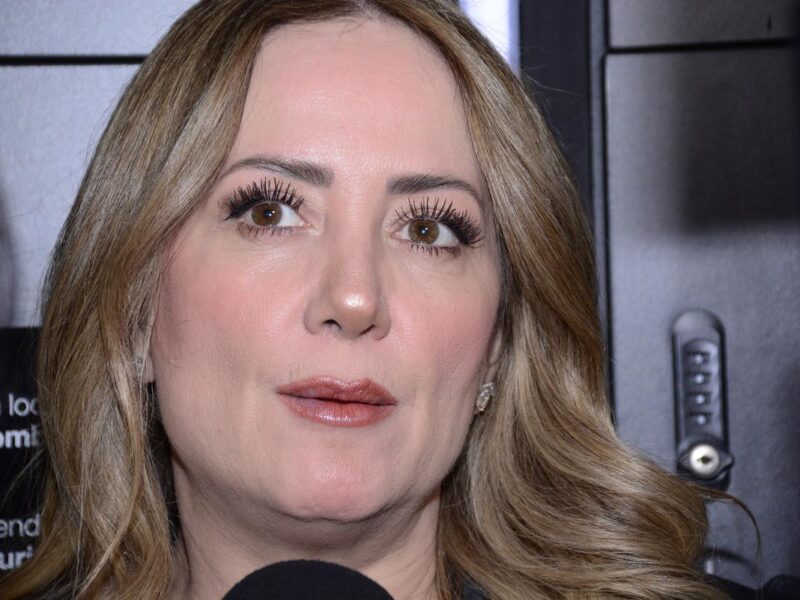 Andrea Legarreta comparte entre lágrimas cómo se encuentra Erik Rubín por su madre fallecida