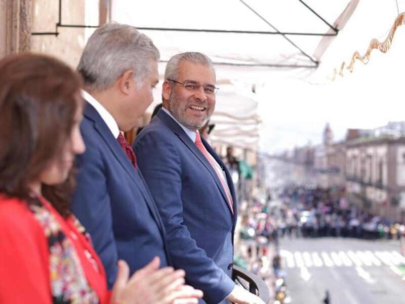 Asiste Bedolla al desfile por el 114 Aniversario del inicio de la Revolución Mexicana