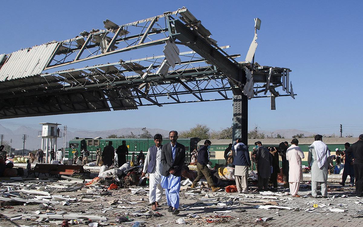 atentado en Quetta deja 24 muertos en una estación de tren en Pakistán