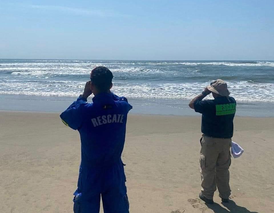 Buscan a estudiante desaparecido en el mar de Lazáro Cárdenas