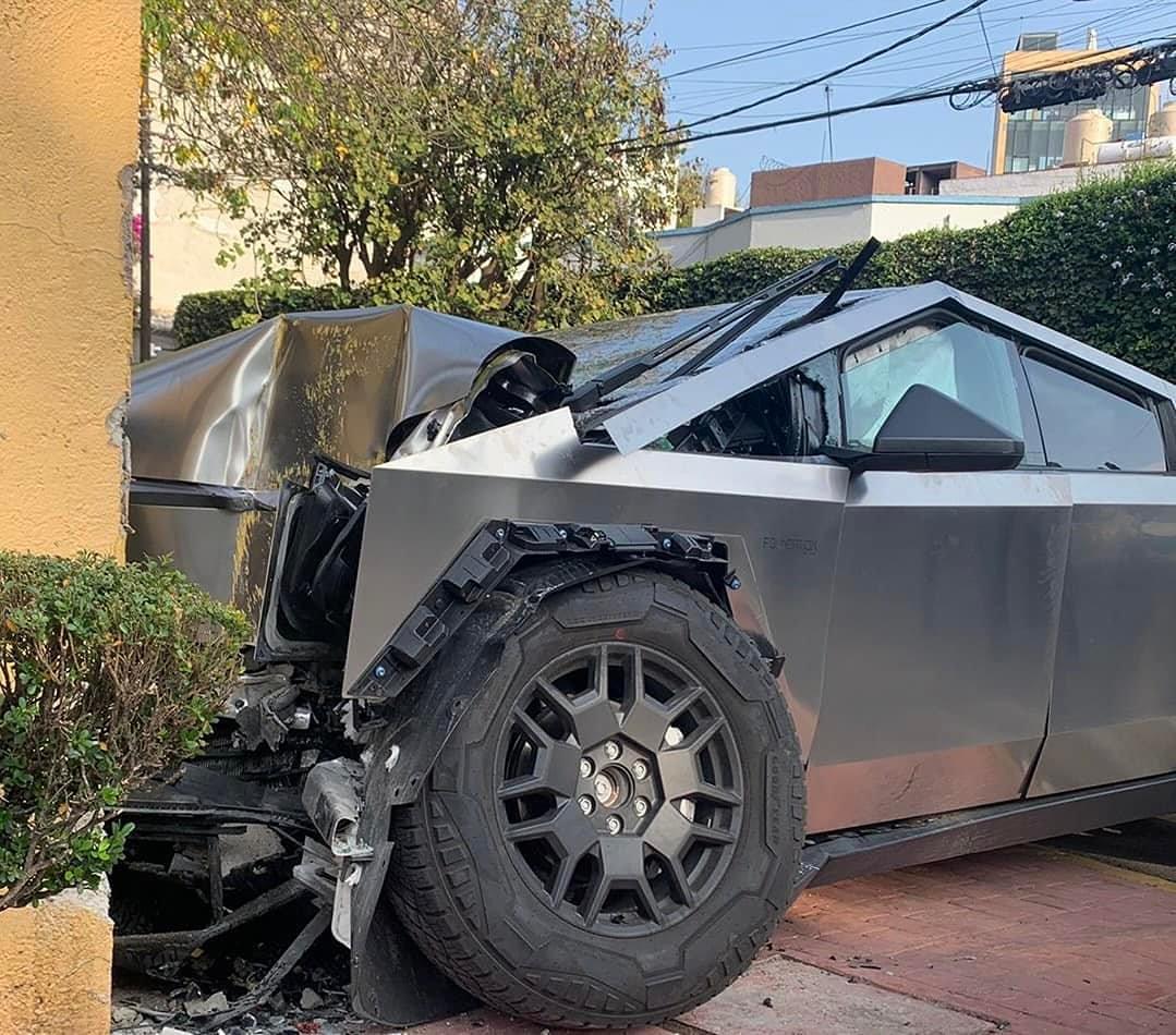 choque Cybertruck de Tesla CDMX