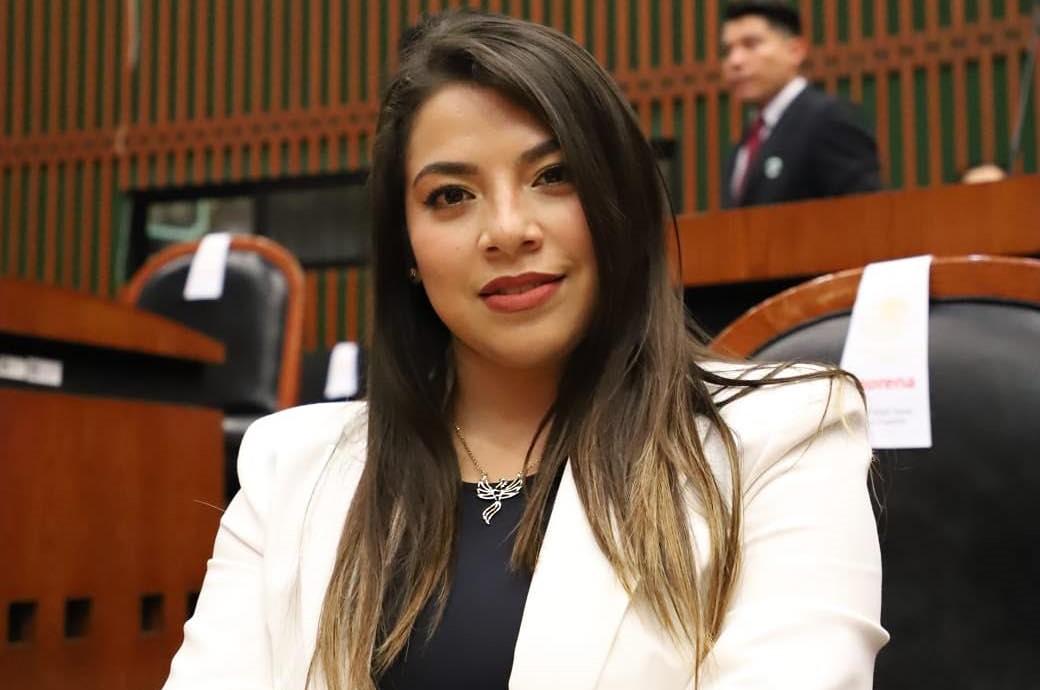 Citlali Castillo criticada por viajar en Cybertruck de 2mdp