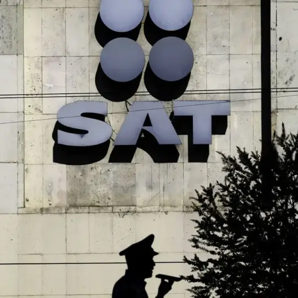 Por daño fiscal, caen exmandos del SAT