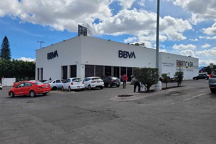 cuentahabiente de BBVA sufre asalto en Macroplaza Estadio, en Morelia