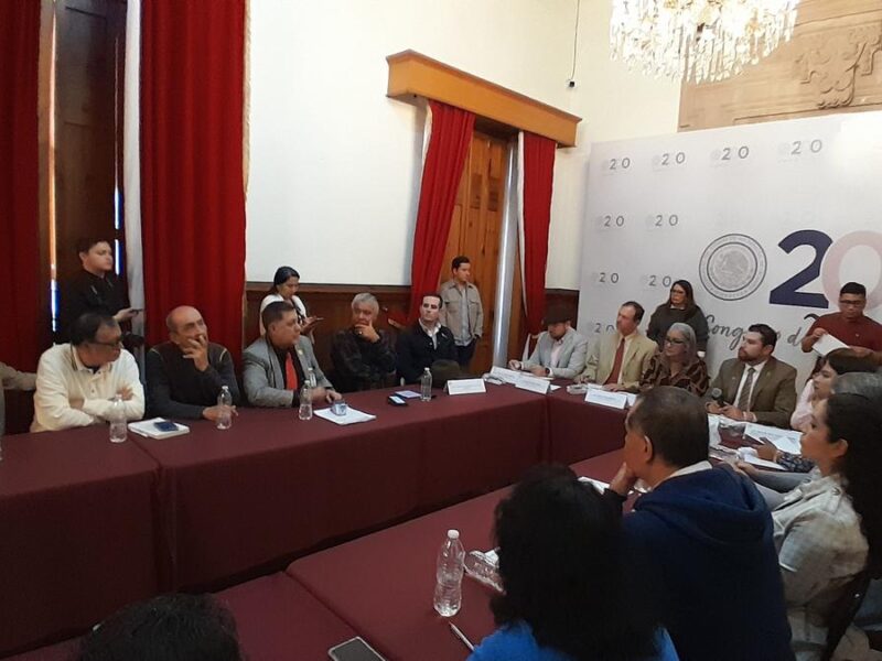 diputados se reúnen con profesores nicolaitas por reforma universitaria Michoacán