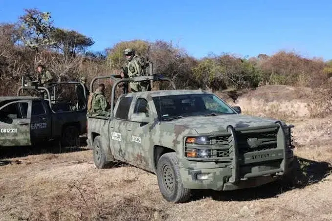 En Apatzingán, balacera entre civiles armados y Ejército Mexicano